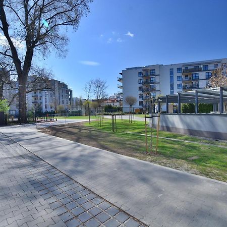 Jacuzzi Apartment Red Краків Екстер'єр фото