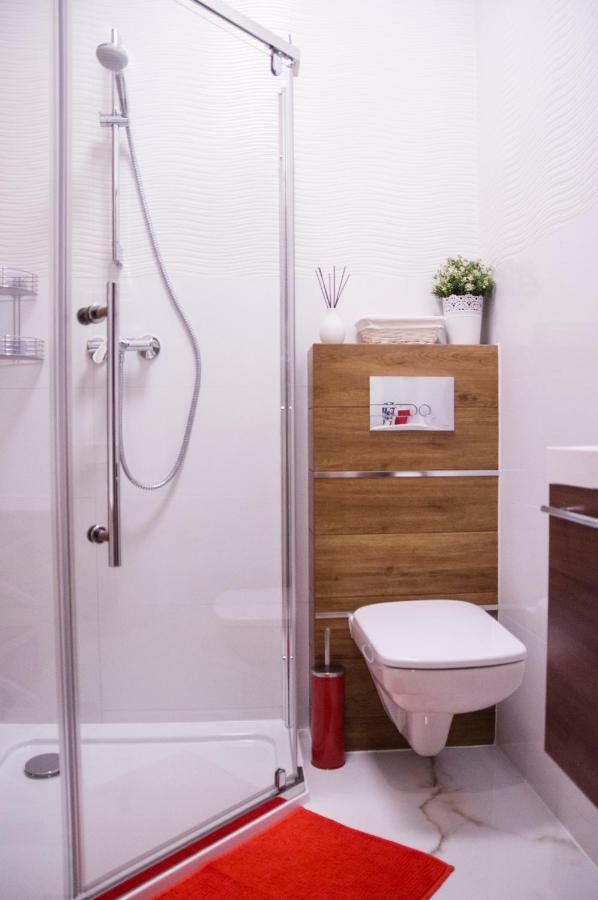 Jacuzzi Apartment Red Краків Екстер'єр фото