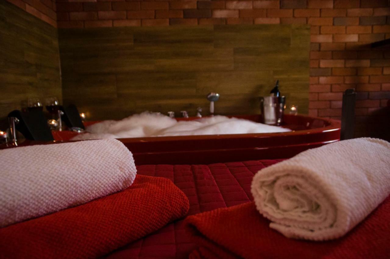 Jacuzzi Apartment Red Краків Екстер'єр фото