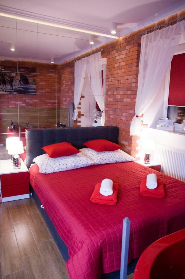 Jacuzzi Apartment Red Краків Екстер'єр фото