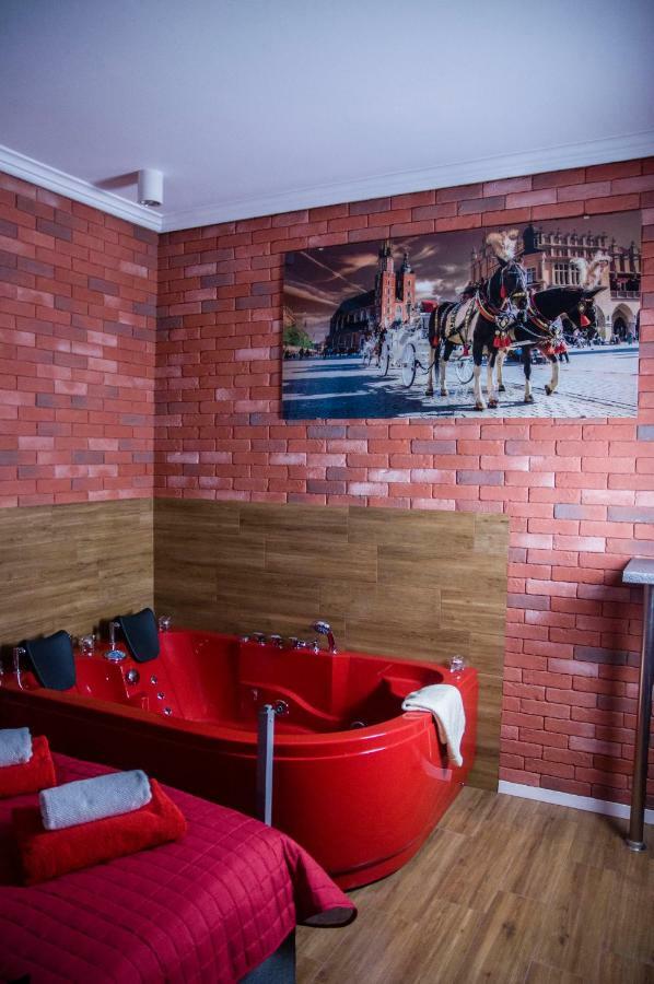 Jacuzzi Apartment Red Краків Екстер'єр фото